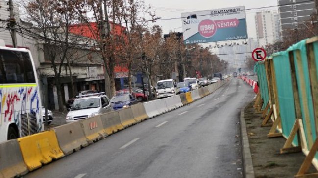 Obras en Vicuña Mackenna generan congestión durante primer día hábil