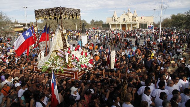 Multitudinaria asistencia honra a la Virgen del Carmen en fiesta de La Tirana