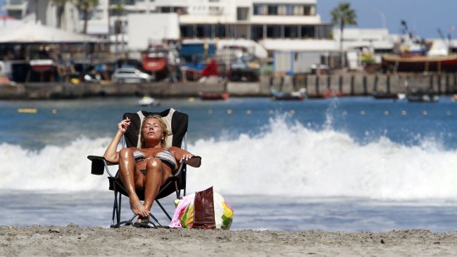 Diputado PS duda de eficacia de nueva ley antitabaco en las playas y plaza