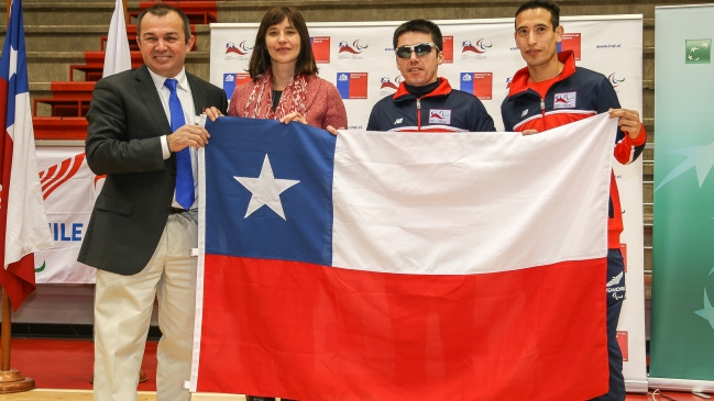 Ministra Natalia Riffo entregó bandera chilena a delegación paralímpica que irá a Toronto 2015