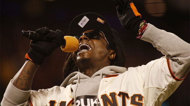 Lil Wayne fue expulsado de una avión por fumar marihuana