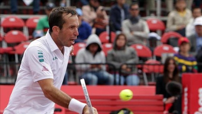 Radek Stepanek celebró en Bogotá tras interrupciones por lluvia
