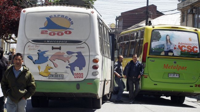 Conductores de buses de Coronel, Lota y Arauco iniciaron paro en Concepción