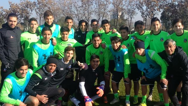 Matías Fernández visitó al plantel de Colo Colo en la previa de su estreno en el Torneo de Apertura