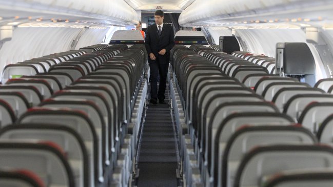 Estudio revela cuáles son los asientos más seguros en un avión