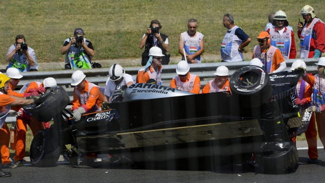 Sergio Pérez tras su accidente: Me asusté mucho, sólo pensaba en salir del auto