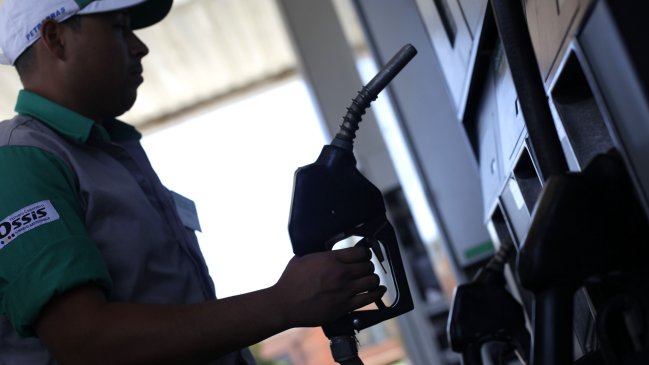 Econsult proyectó nueva alza en precios de los combustibles para próximo jueves