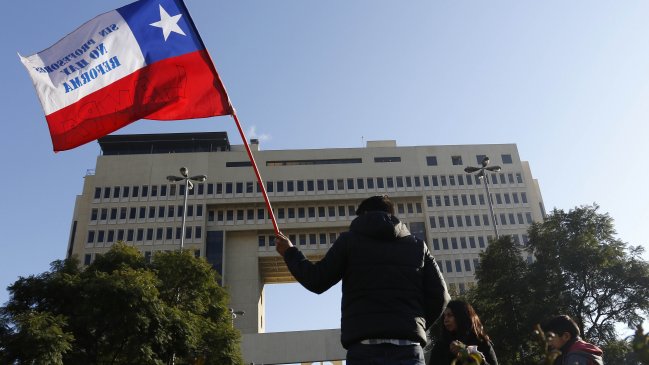 Profesores de cuatro comunas de Valparaíso se bajaron del paro