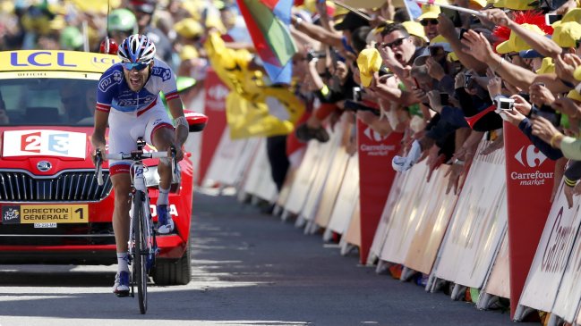 Policía disparó contra un automóvil cerca de la meta del Tour de Francia en París