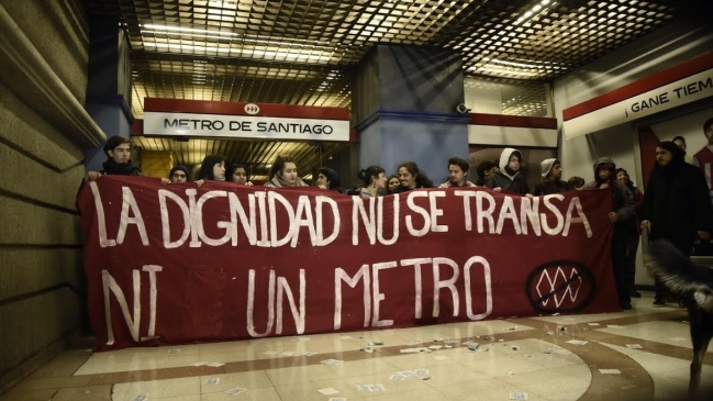 Trabajadores en huelga y estudiantes se tomaron oficinas centrales de Metro