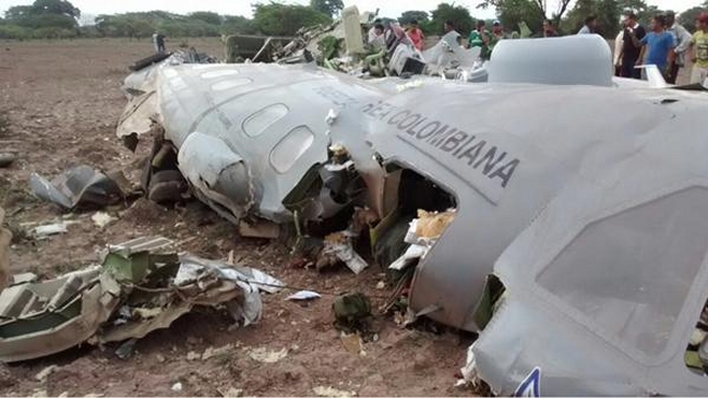 Colombia: 11 miembros de la Fuerza Aérea murieron en accidente de avión