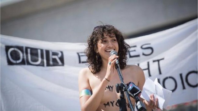 Canadienses marcharon por el derecho a pasear en topless