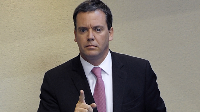 Harboe ante Adimark: Gobierno debe tomar fuerza de este mensaje