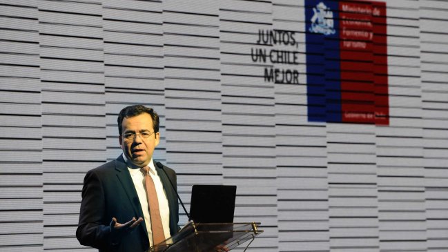 Ministro Céspedes apuesta por aumentar el número de emprendedoras