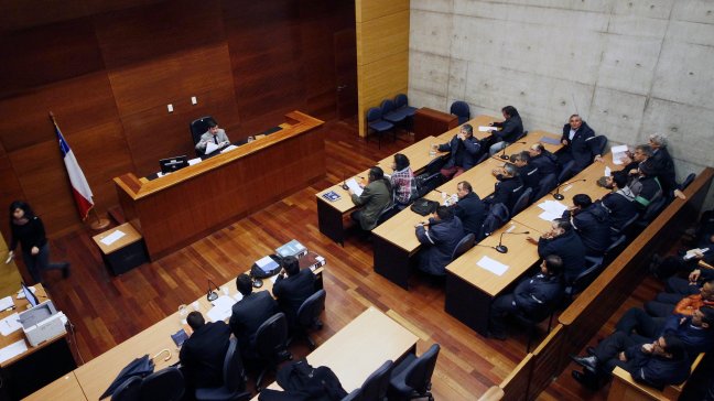 Formalizan a 69 funcionarios de Transantiago por daños en oficina de ministro Gómez-Lobo