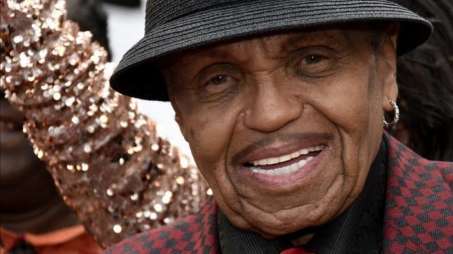 Padre de Michael Jackson fue dado de alta tras sufrir derrame cerebral