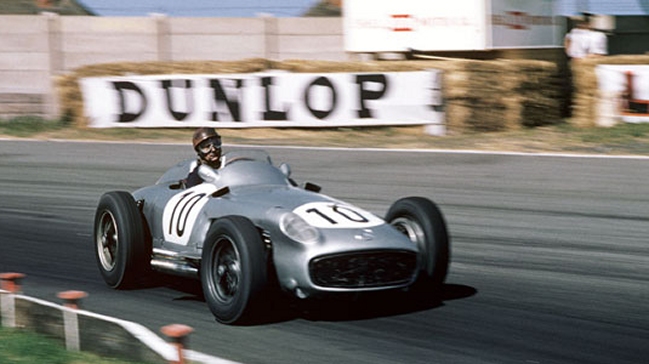 Exhuman restos de Juan Manuel Fangio por dos causas de filiación