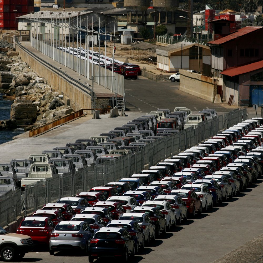 Industria prevé caída de 24% en ventas de vehículos en 2015