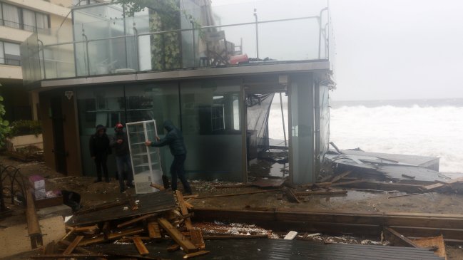 Onemi: Dos muertos y 954 damnificados a nivel nacional por sistema frontal