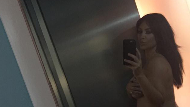 Kim Kardashian publica osada imagen desnuda y embarazada