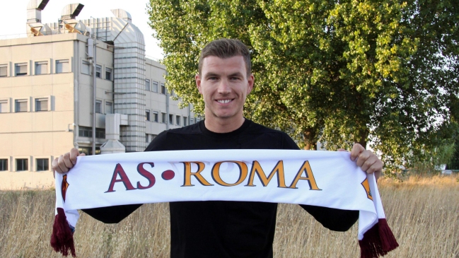 AS Roma presentó al bosnio Edin Dzeko como su nuevo delantero