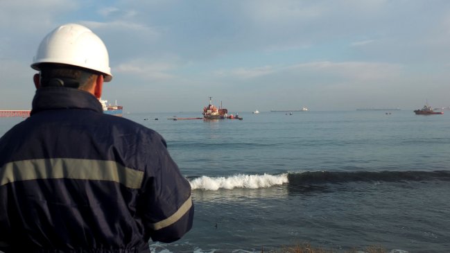 Nuevo derrame de petróleo en bahía de Quintero