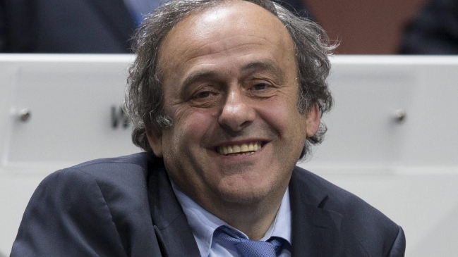 Círculo cercano a Michel Platini consideró ridículas las acusaciones de Blatter