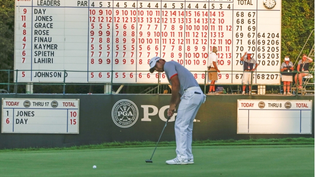 Jason Day lidera el PGA Champiosnhip acechado por Jordan Spieth