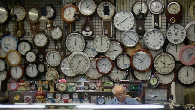 Los relojes del poder: la política detrás de los países que cambian su hora