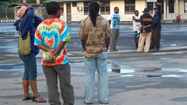 Lugareños encontraron restos del avión indonesio desaparecido en Papúa