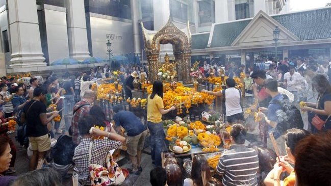 Explosión de una bomba en el centro de Bangkok dejó doce muertos