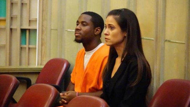 Joven asesinó a su madre e hizo una fiesta en su casa