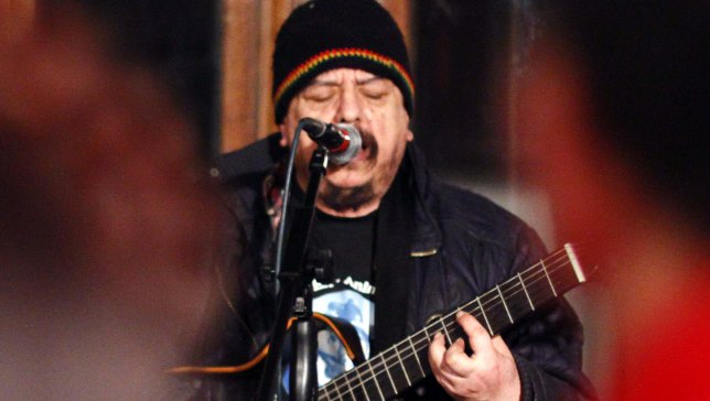 Crean campaña para que Mauricio Redolés sea parte de Festival de Viña 2016