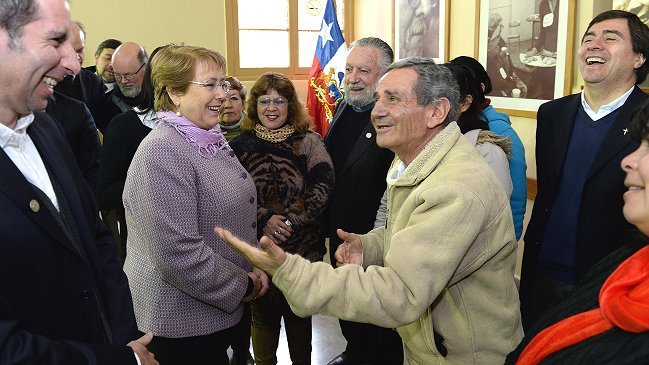 Michelle Bachelet compartió con albergados del Hogar de Cristo