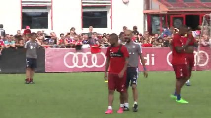 Guardiola recriminó "graciosamente" a Arturo Vidal durante práctica de Bayern Munich