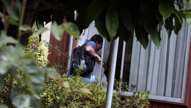 Delincuentes usaron sable para amenazar a familia de Peñalolén