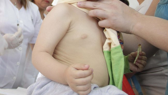 Padres del niño muerto en el Hospital de Curicó exigen 