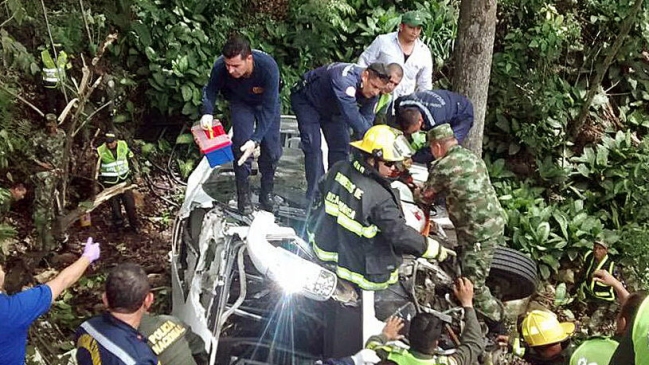 Al menos 13 heridos en accidente autobús de comitiva de presidente colombiano