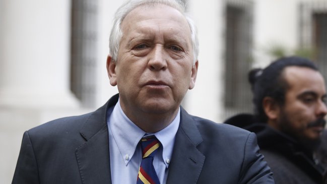 Ministro Burgos insistió en que O'Reilly debe cumplir su condena antes de salir del país