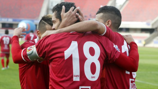 Deportes La Serena venció a Coquimbo Unido en el clásico 113 y es nuevo líder de la Primera B