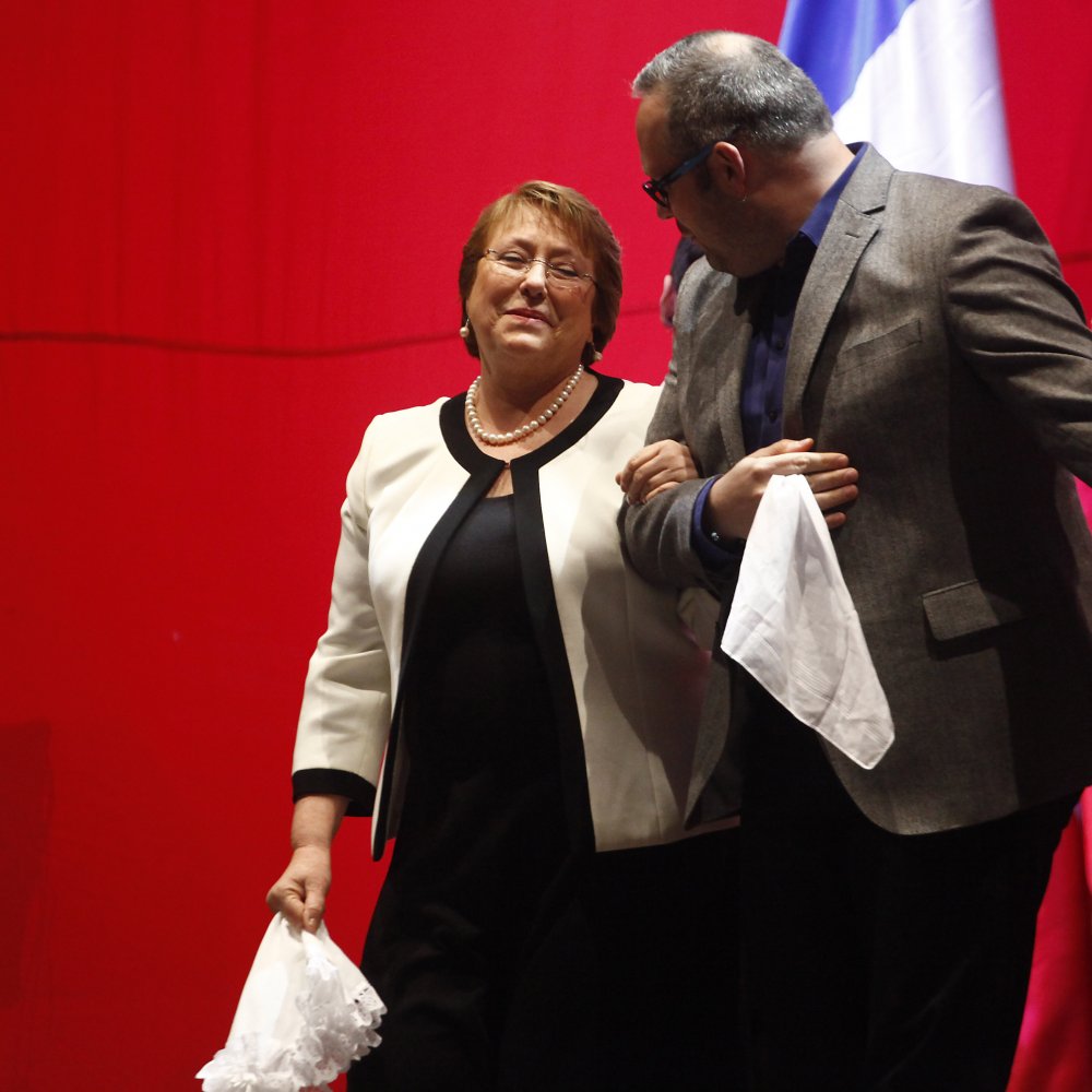 Encuesta: Caso Caval-Luksic, responsable de la desaprobación a Bachelet