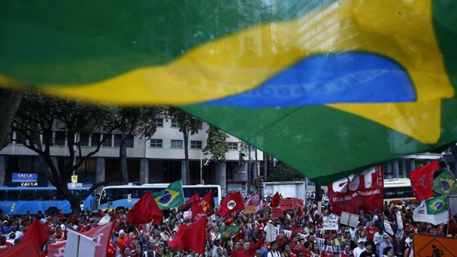 Rousseff reconoció que la crisis de la economía brasileña seguirá en 2016