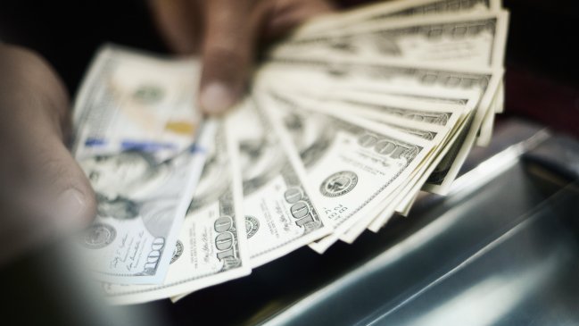 El dólar alcanzó su máximo nivel en 12 años
