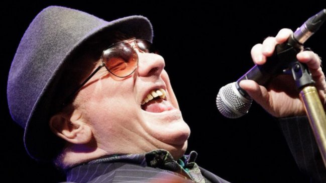 Sony compra derechos de 33 álbumes de Van Morrison y lleva al mito a internet