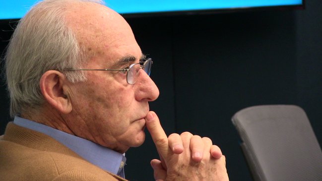 Sergio Bitar invitó a los estudiantes a tener 