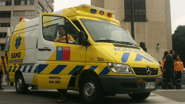 Ambulancia que trasladaba a paciente volcó tras chocar con vehículo