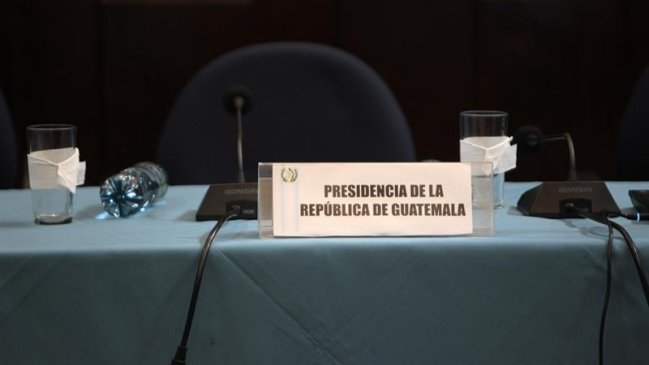 Presidente de Guatemala se ausentó de audiencia en su contra por caso de corrupción