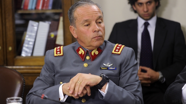 General Oviedo defendió permanencia de foto de Contreras en el Ejército