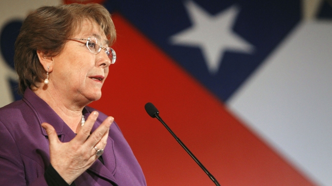 Adimark: Vuelve a bajar aprobación de Bachelet y su Gobierno