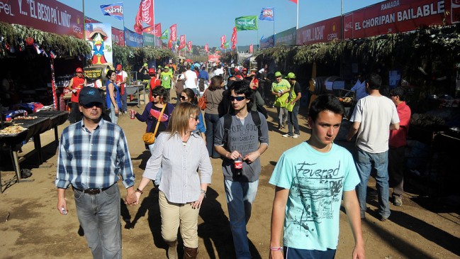 Senadis propone medidas para la inclusión de personas con discapacidad en las fondas